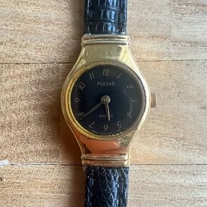 Pulsar ladies black dial gold tone watch NEW BATTERY